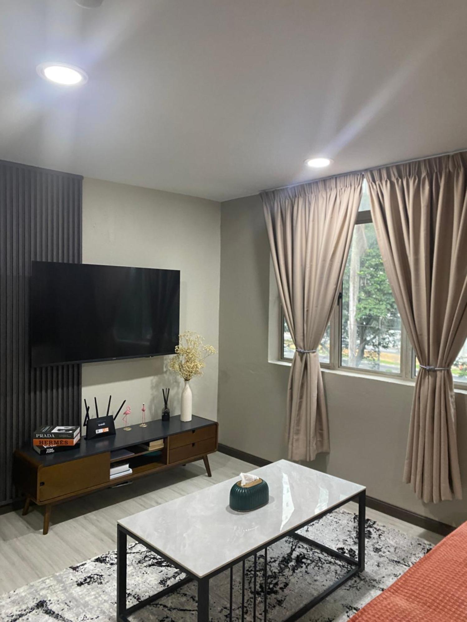 1St Living Subang Hotel Subang Jaya Ngoại thất bức ảnh